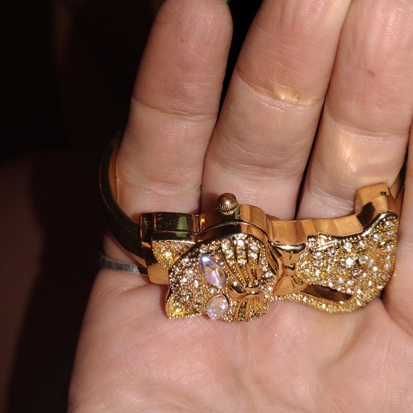 Peck & Peck Ladies Glitzy Cat Watch - Picture 2 of 3